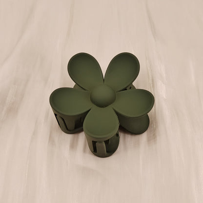 Matte green colorful flower hair clip with five petals for summer styling