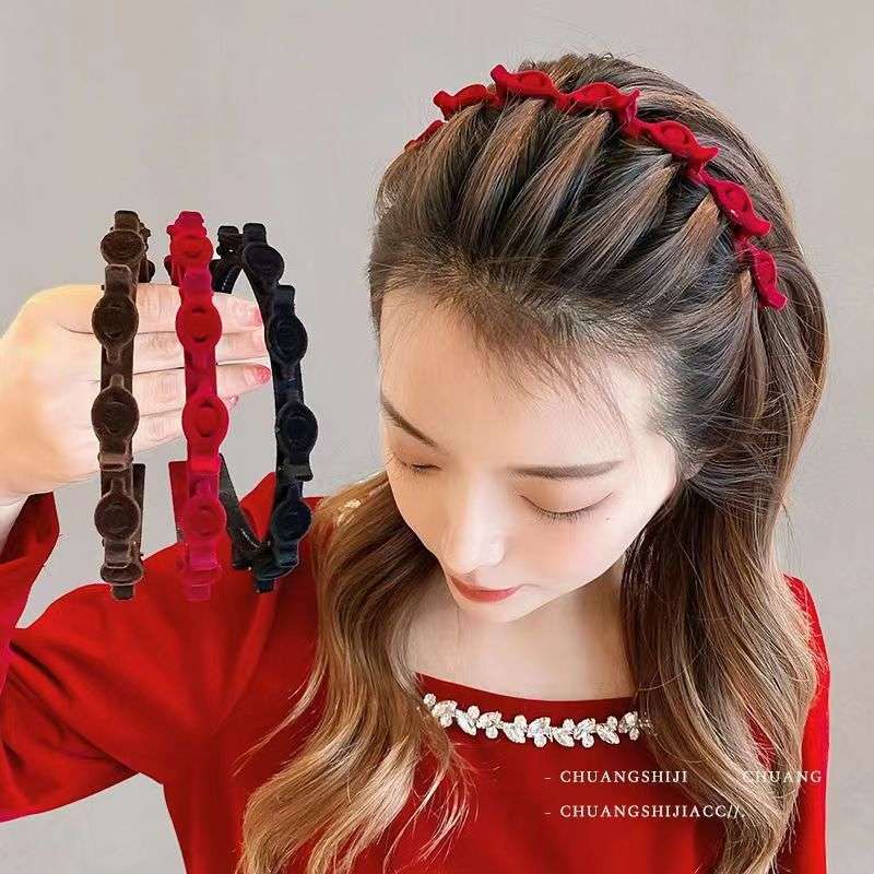 Finishing hair clip set in black, brown, and red for managing broken hair elegantly