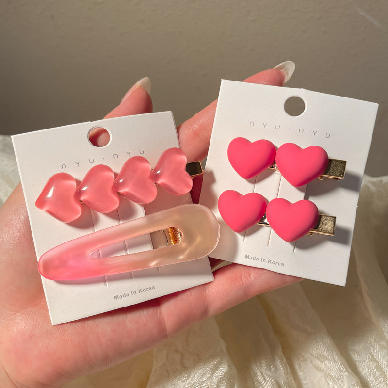 Heart-shaped hairclip set with pink comb and clips, perfect for stylish hair accessories