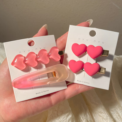 Heart-shaped hairclip set with pink comb and clips, perfect for stylish hair accessories